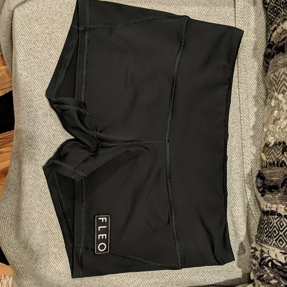 Excellent condition Fleo dark green M